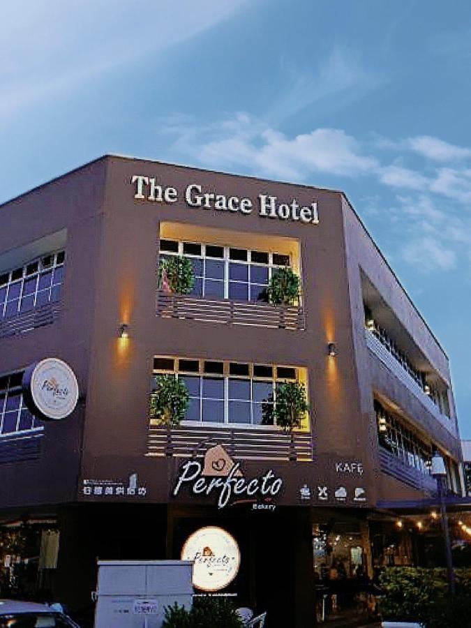 The Grace Hotel Muar Exteriör bild