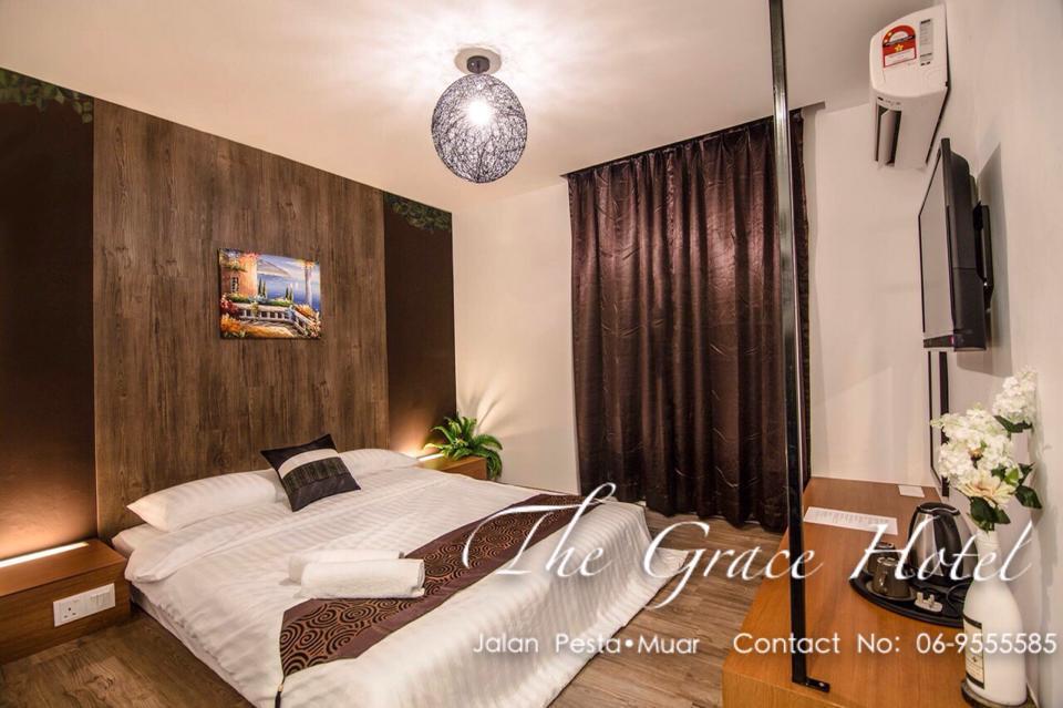 The Grace Hotel Muar Exteriör bild