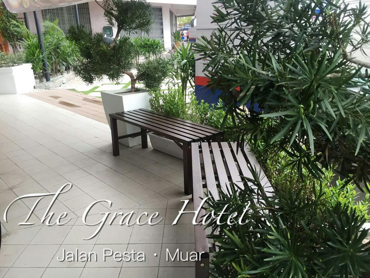 The Grace Hotel Muar Exteriör bild